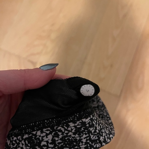 LULU LEMON SPORTS BRA, size 4 - Picture 3 of 3